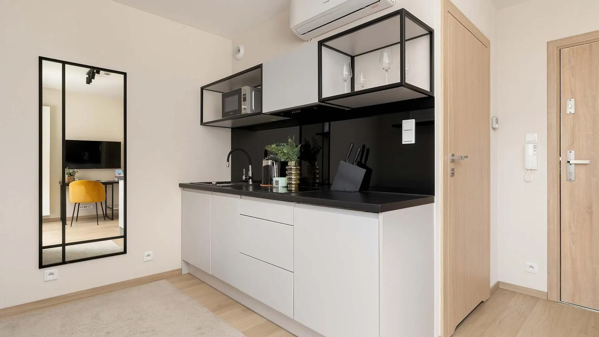 Apartment Spacious Studio For 2 People By Noclegi Renters Krakow