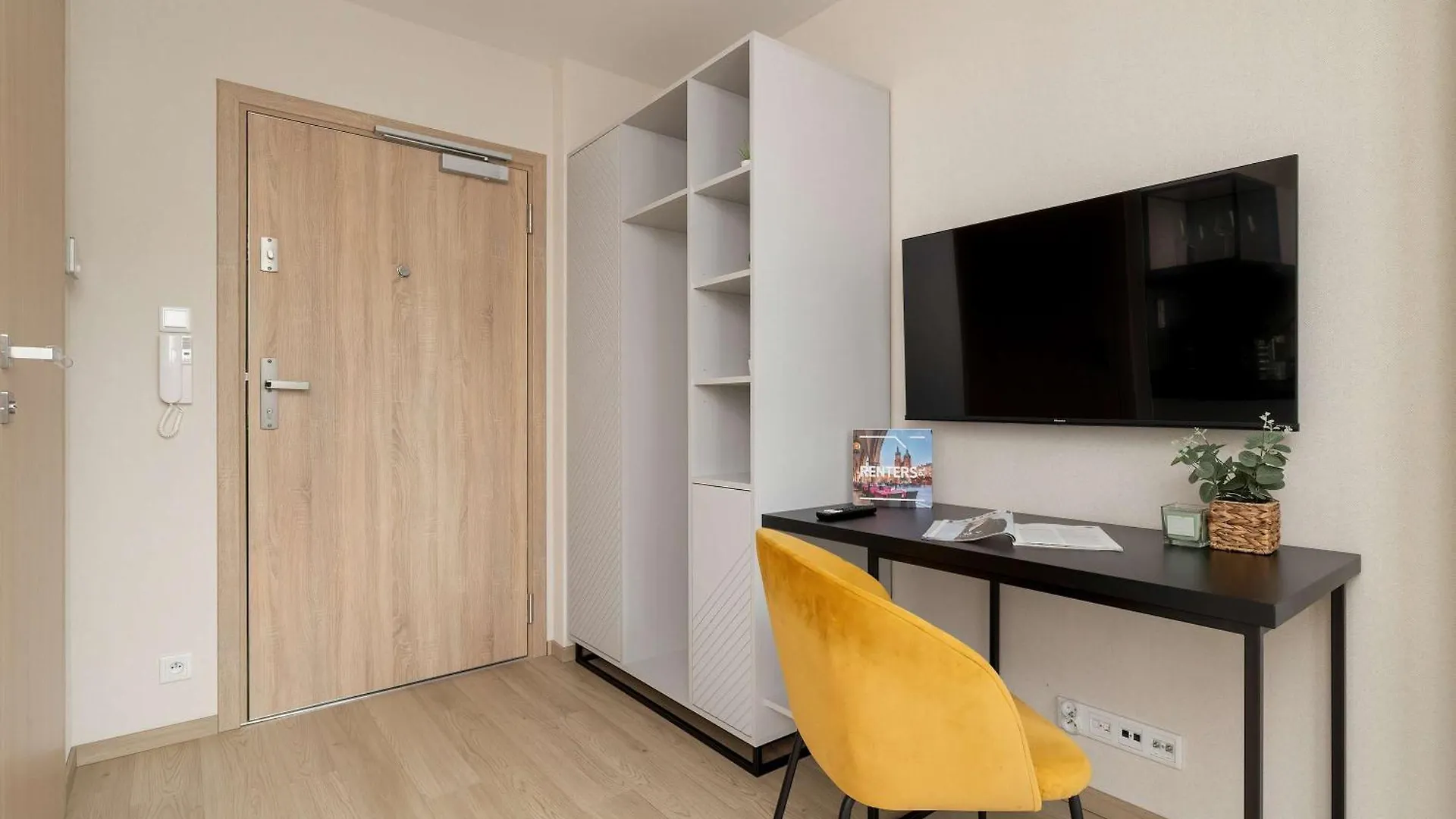 Spacious Studio For 2 People By Noclegi Renters Krakow 0*,